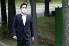 매일 웃통 벗고 운동장 달려 이재용 서울구치소 수감생활 회자