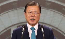 문 대통령 “공관원·교민 철수 최선 다하라”