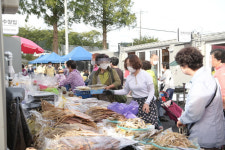 화마 휩쓸고 간 영덕 전통 임시시장 성공적 개장 [밀착취재]