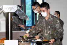 샐러드에 시리얼까지… 육군 ‘짬밥’이 변했다