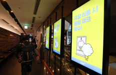 심야 영화에 편의점 야식도?…일상회복 어떻게 달라지나