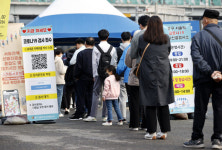 ‘위드 코로나’ 여러 고비 예상…정부 “방역수칙 준수하는 성숙한 시민의식 필요”