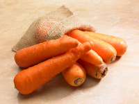 아삭아삭한 식감이 매력인 주황색 채소의 효능은?