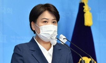尹 선대위 합류한 ‘저격수’ 윤희숙 “이재명, 정치적으로 사망했어야”