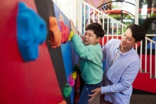 3대 테마파크에서 한 해 동안 사랑 받았던 놀이시설은?