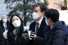 조국 전 장관 딸 조민씨, 경상국립대 전공의 면접 응시