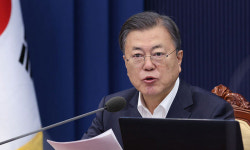 [속보] 문 대통령, 尹에 사과 요구… “총장 땐 적폐 모른척했나”