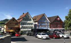 알록달록·벽화·앙증맞은…간판 동화 속 마을 [박윤정의 원더풀 스위스]