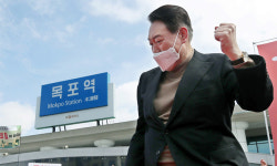 목포역 앞 윤석열 “이재명 아닌 내가 DJ 통합정신 계승 적임자”