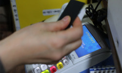 신용카드 가맹점 수수료율 인상에… “해지 돌입” 뿔난 동네마트