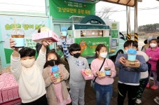 [포토] 뚜레쥬르, 시골 분교에 응원 간식차 선물