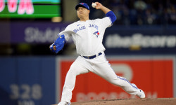 이어지는 부진… 류현진, 4이닝 5실점 후 ‘왼팔 통증 호소’