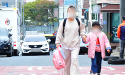 이면도로에 사람 있으면 서행하세요