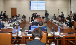 이정식 후보자엔 삼성 고액 자문료 집중 추궁