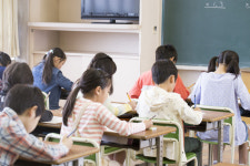이상한 영상 본 초6, 태블릿 뺏으려는 교사에 “수업권 침해하냐”…부모는 “집에선 착한데”