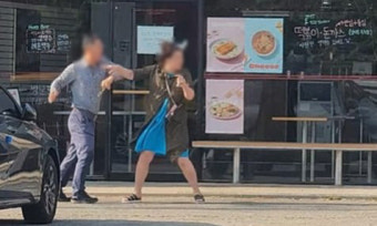 “유세차량 로고송 커” 선거운동원 폭행… 50대 여성 입건