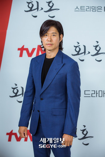 [포토] 유준상 '장발 잘 어울리죠?'