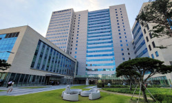 여직원 화장실 ‘몰카’ 설치한 전 초등학교 교장… 항소심도 실형