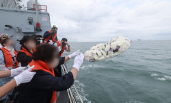 ‘승전의 역사’된 제2연평해전… 유가족들 해상 헌화