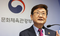 박보균 장관 “비공개 청와대 소장 미술품, 도록 제작해 공개…BTS 병역특례는 국민여론 중요”