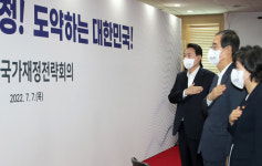 “형이 동생 돈 뺏는 것” VS “더 깎아야”…교부금 개편 논란