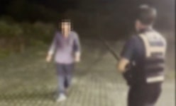 장봉 들고 ‘23㎝ 흉기 난동’ 제압하는 경찰 영상 ‘시끌’