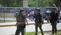 연이은 총기난사에 무장에 나선 美 교사들… 민주당·교사 노조 등은 반대