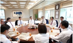 尹, 김은혜 호출…대통령실 인적 쇄신 대신 ‘인력·직제 보강’ 선택