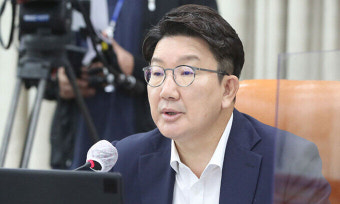 권성동 “이재명, 법카 의혹 ‘7만8000원’으로 퉁쳐… 장발장 코스프레”
