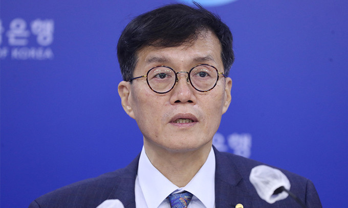 한국은행 총재, 금리 인하는 만병통치약 아니다 강조