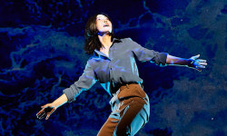 홀로 가득 채운 100분… 삶과 죽음에 대한 성찰