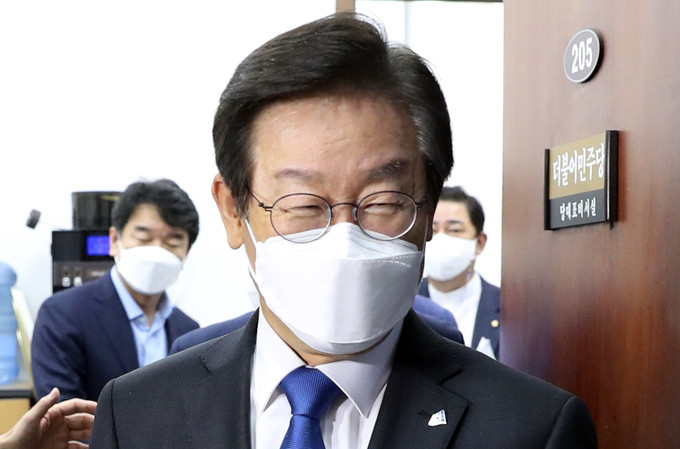 민주당, 수원지검 검사 고발...이재명 대표 쌍방울 대북송금 사건 논란