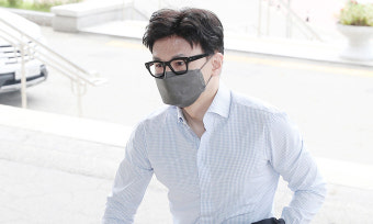‘악수 연출’ 주장한 김의겸에…한동훈 “참석도 않고 허위 발언”