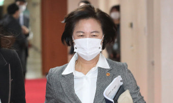 與 “추미애, 장관 때 전용 헬스장 만들었나”… 秋측 “여직원용”