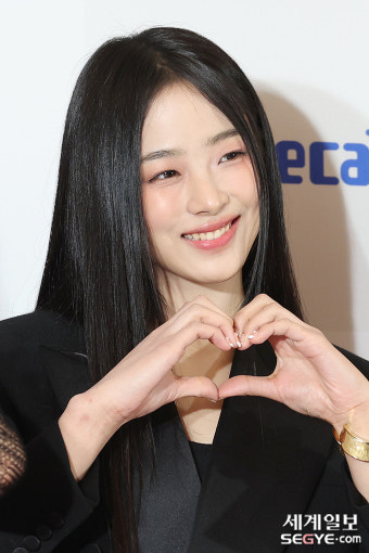 [포토] 뉴진스 민지 '사랑스러운 손하트'