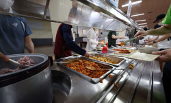 ‘한 끼 천원’ 고물가 비켜 간 학식… “하루가 든든합니다” [밀착취재]