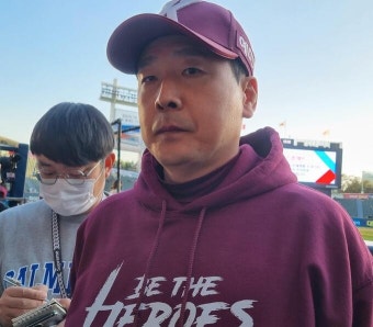 실책에 무너진 키움…홍원기 감독 “침착하자, 냉정하자”