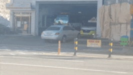 소방서 차고 앞 불법 주차로 출동 막은 ‘민폐’ 수입차 [영상]