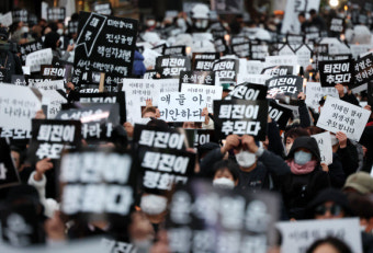 “윤석열 끌어내리자” 이태원 참사 추모 집회서 ‘탄핵’ 언급…정진석 “민주당 조직 동원”