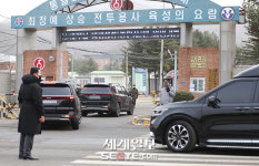 [포토] 방탄소년단 진, 멤버들과 함께 신병교육대로 이동