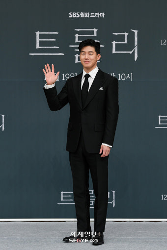 [포토] 김무열 '트롤리 기대하세요!'