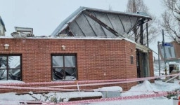 ‘28㎝ 눈폭탄’에 대형카페 지붕 무너져