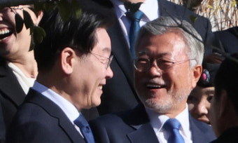 文, 예방한 이재명에 “우리가 어렵게 이룬 민주주의 후퇴해선 절대 안 된다” 당부