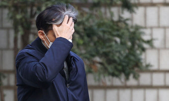 [속보] 조국 ‘자녀 입시비리·감찰무마’ 1심 징역 2년