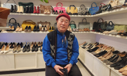 “추모공원이라도 만드는 게 도리”…사고 현장 지키는 상인의 일침 [이태원 핼러윈 참사]