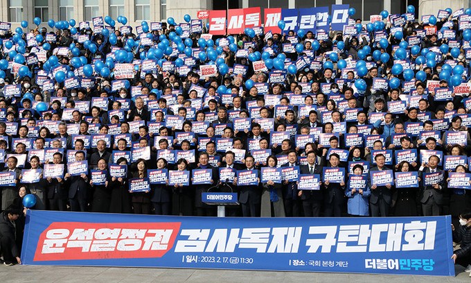 사법부 독립과 공정성을 두고 논란, 민주당과 국민의힘 대표 간 고조하는 갈등 관심
