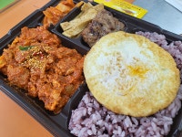 [르포] 불황 新풍속도...편의점 ‘김혜자 도시락’으로 점심 해결하는 직장인들