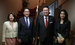 윤석열·기시다, 긴자 식당서 부부 만찬… 2차는 생맥과 오므라이스