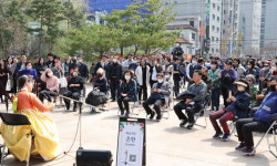 문화의 날 ‘비타민 콘서트’ 즐기는 시민들