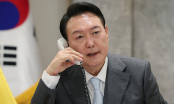 尹, 네덜란드 총리에 